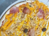 107.1- Frango,mussarela, cheddar e bacon e milho